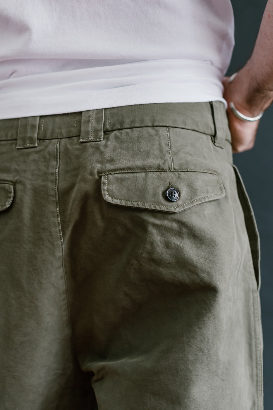 M-C-003 - Officer Chino Nebraska Cotton - Fossil Green