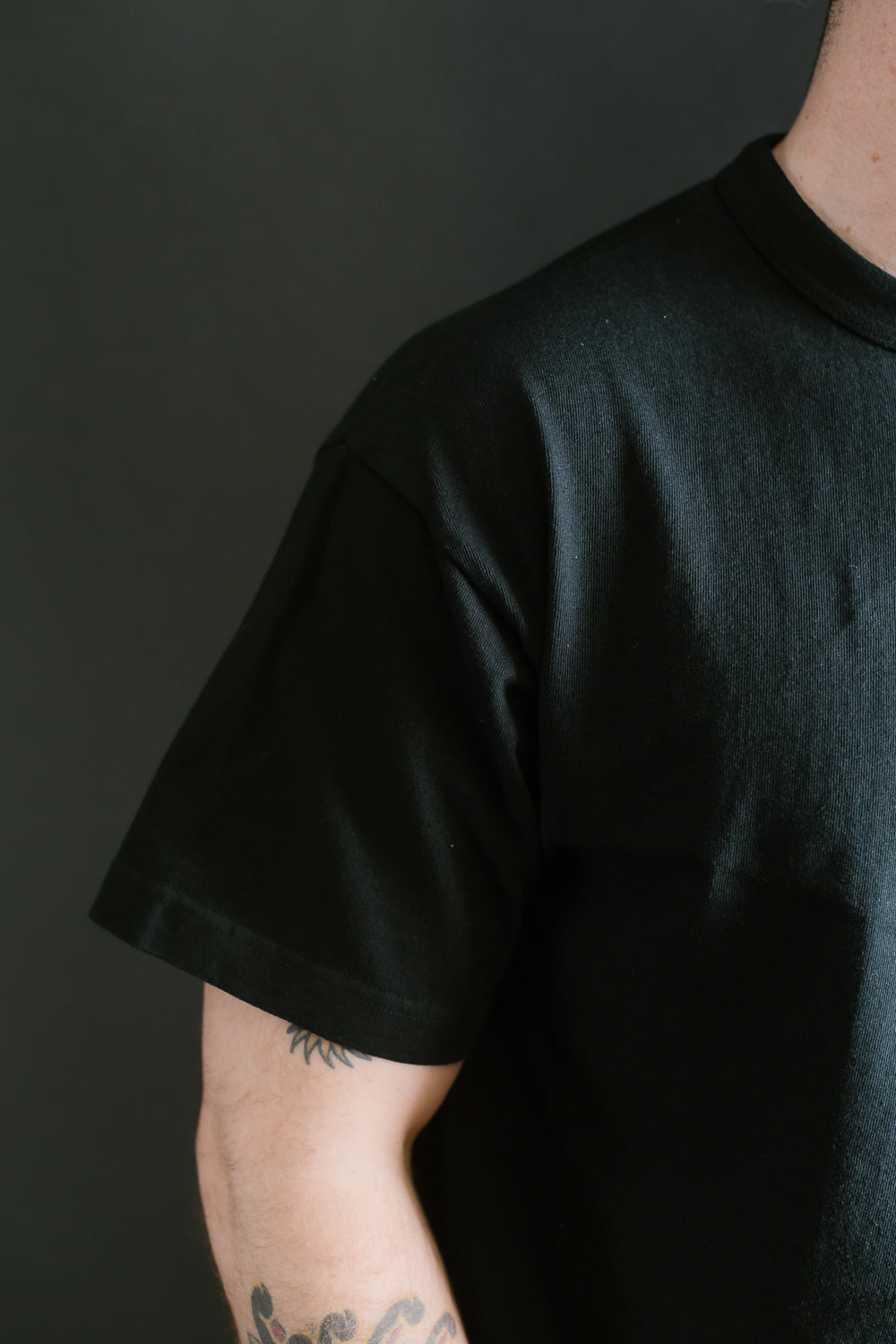 IHT-1610L-BLK - 6.5oz Loopwheel Crew Neck T-Shirt with Longer Body - Black