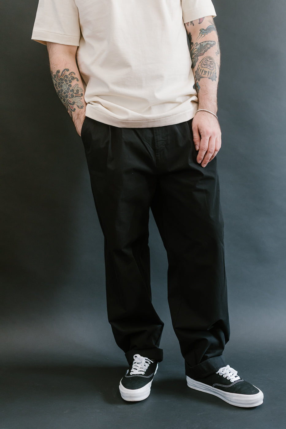 PANTS03.99 - Organic Cotton Poplin Pleated Front Pants - Deep Black