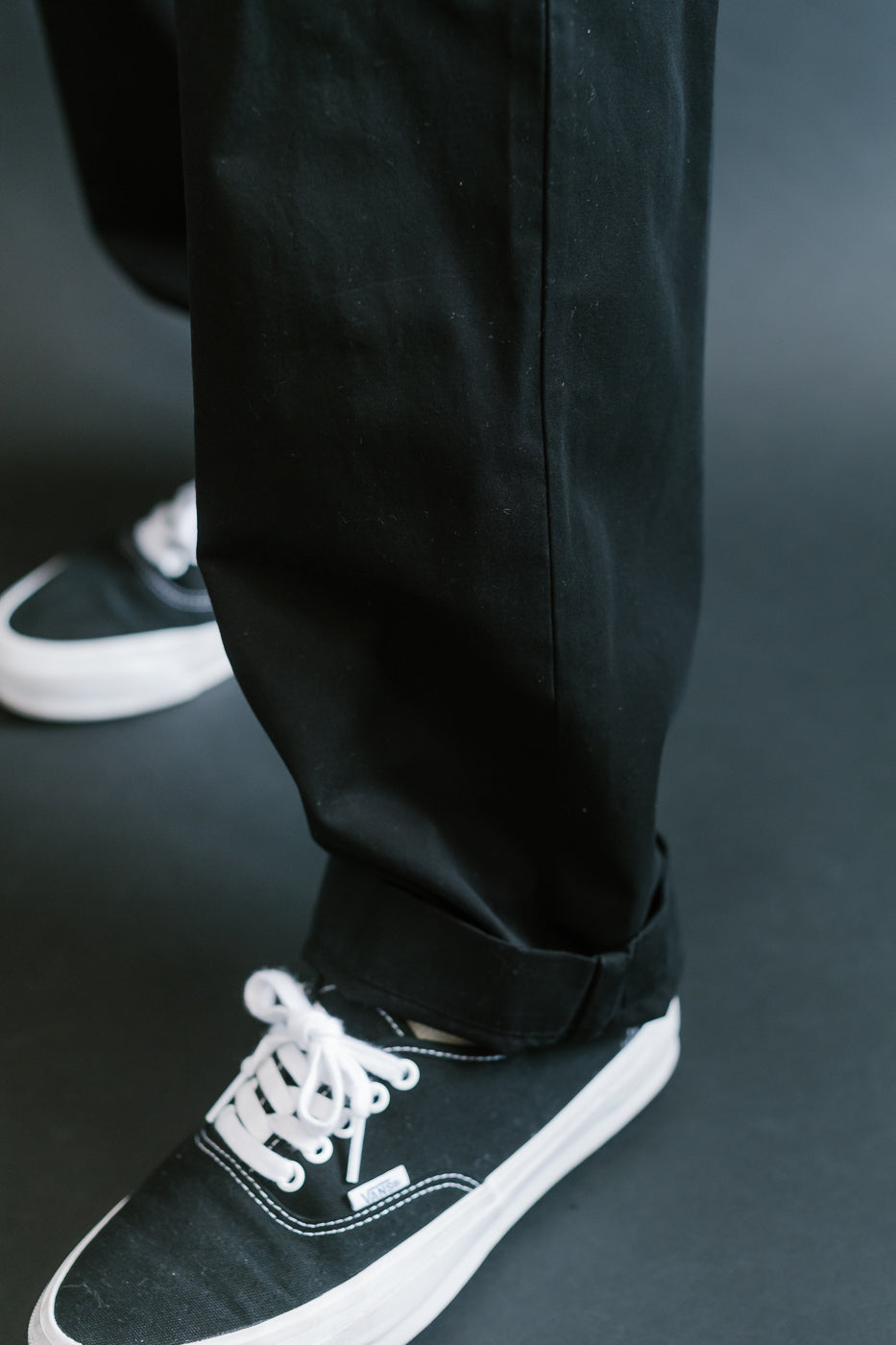 PANTS03.99 - Organic Cotton Poplin Pleated Front Pants - Deep Black