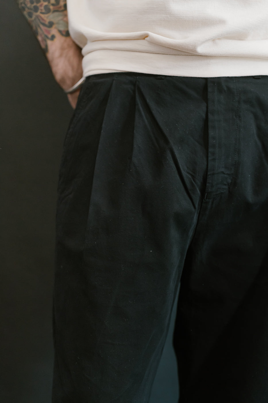 PANTS03.99 - Organic Cotton Poplin Pleated Front Pants - Deep Black
