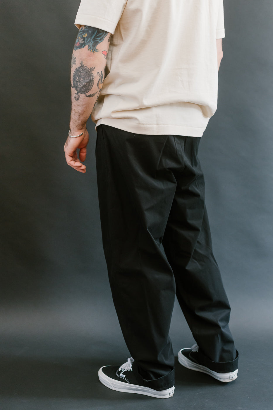 PANTS03.99 - Organic Cotton Poplin Pleated Front Pants - Deep Black