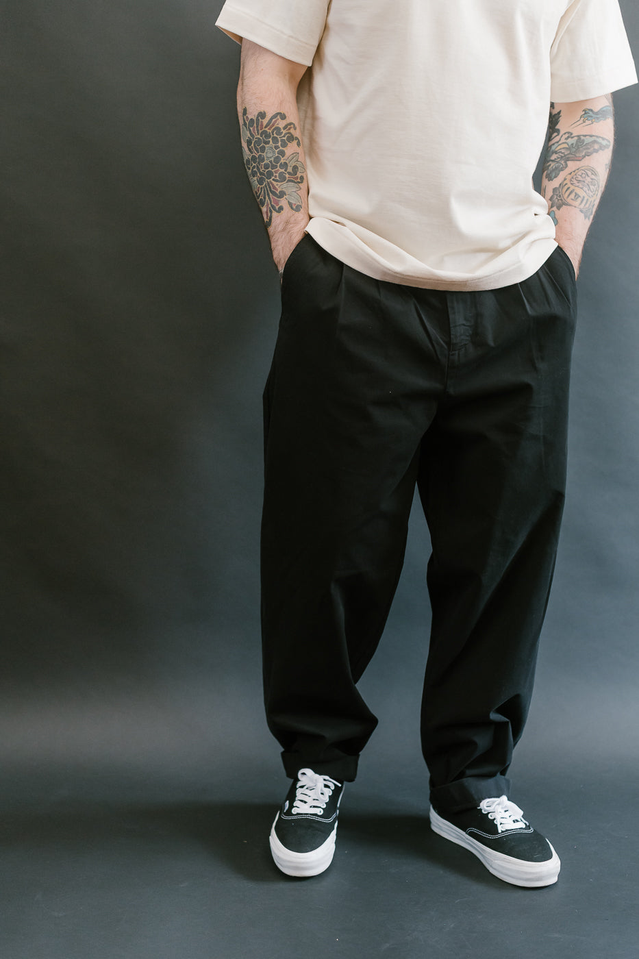 PANTS03.99 - Organic Cotton Poplin Pleated Front Pants - Deep Black