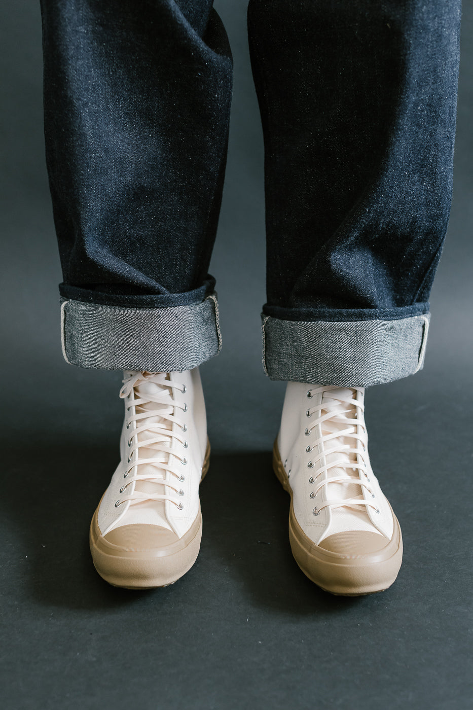 Hi Basket Sneaker - Natural, Gum