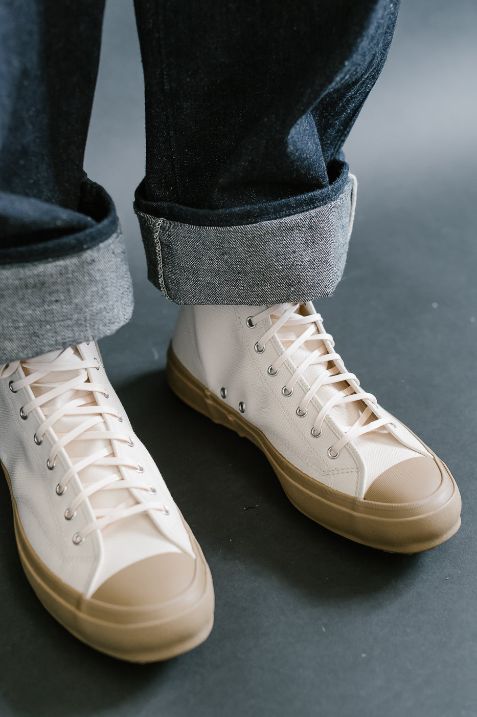 Hi Basket Sneaker - Natural, Gum