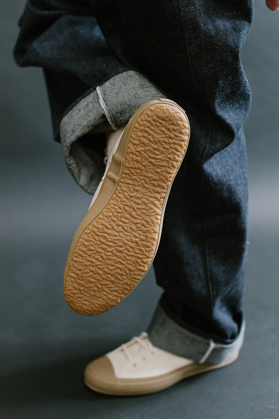 Hi Basket Sneaker - Natural, Gum