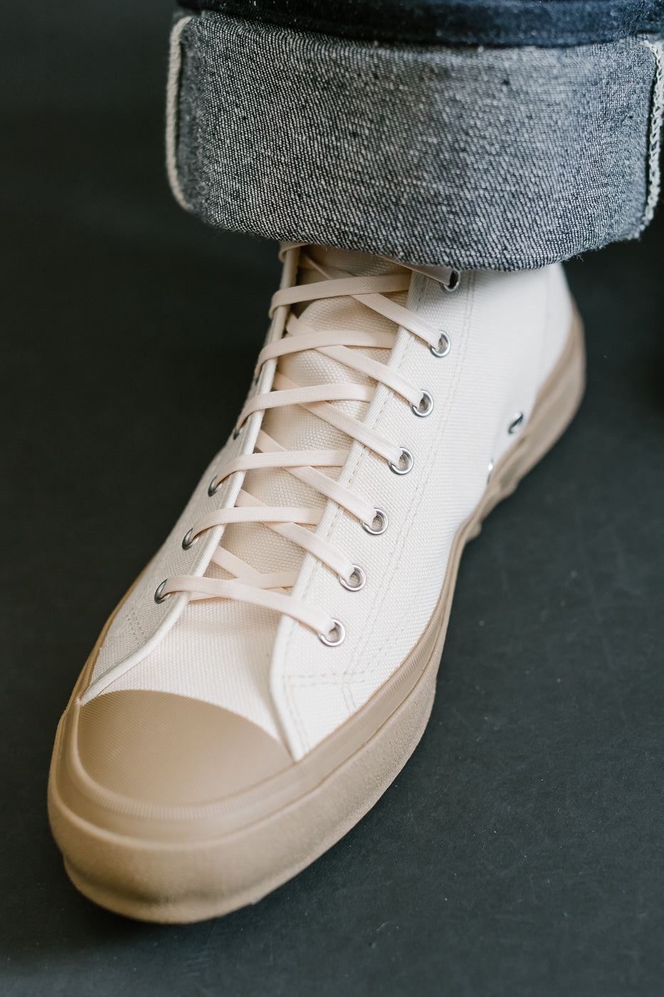 Hi Basket Sneaker - Natural, Gum