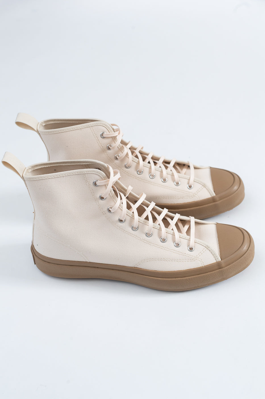 Hi Basket Sneaker - Natural, Gum