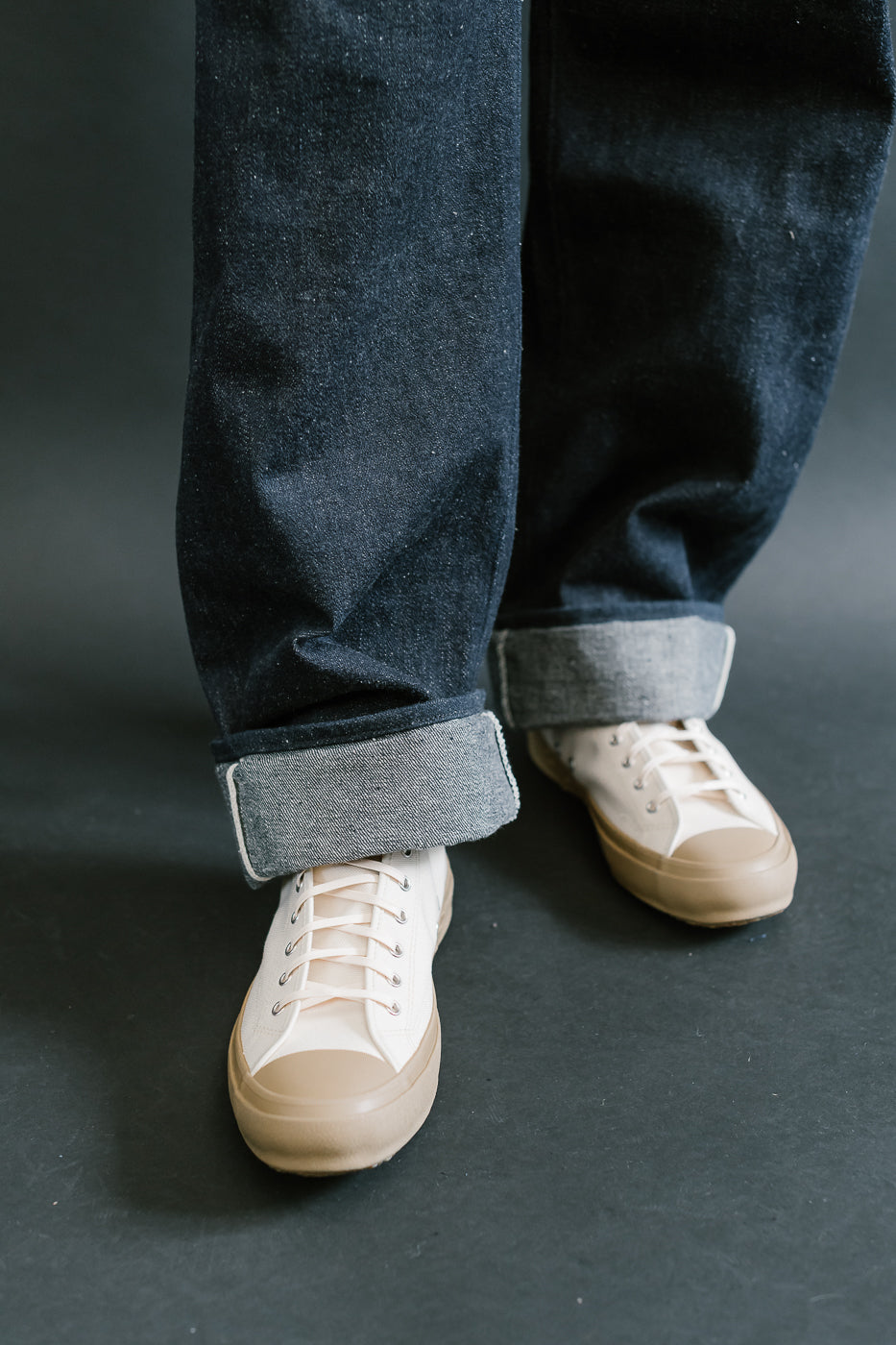 Hi Basket Sneaker - Natural, Gum