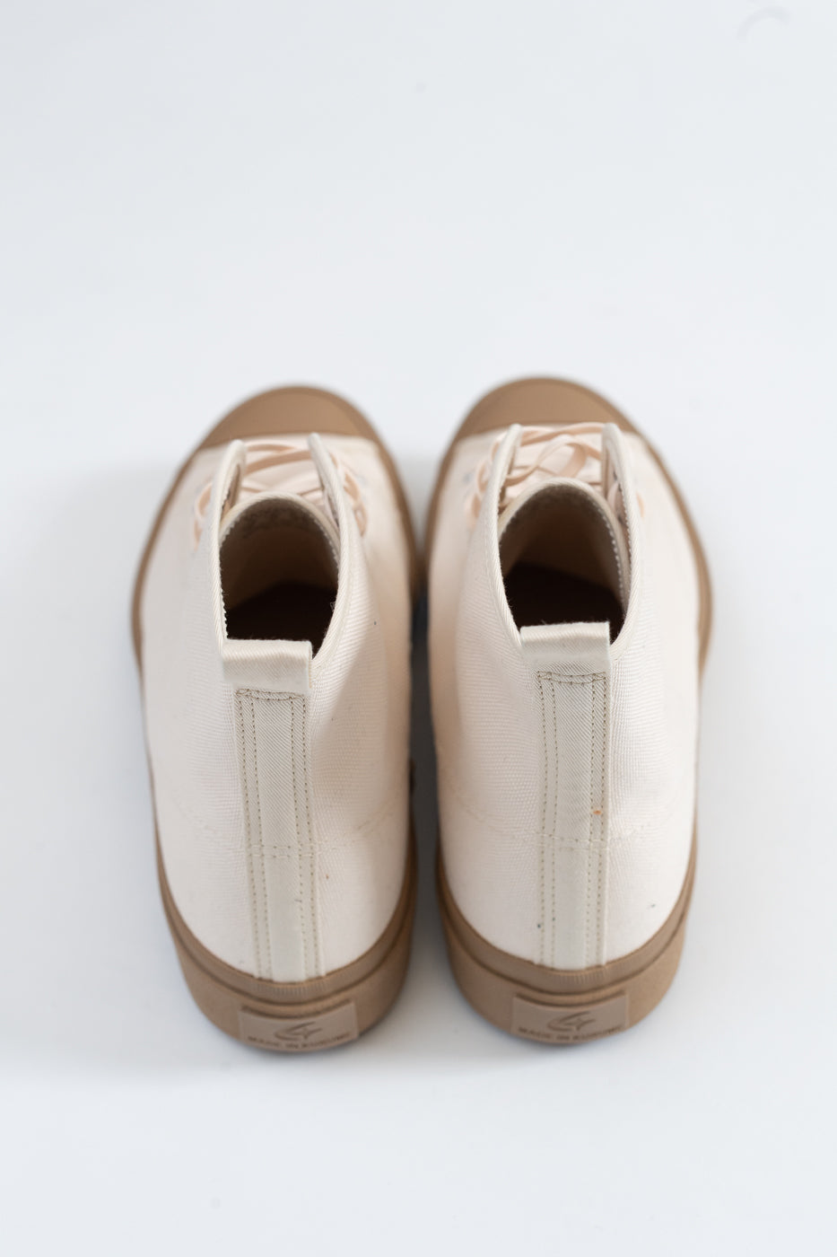 Hi Basket Sneaker - Natural, Gum