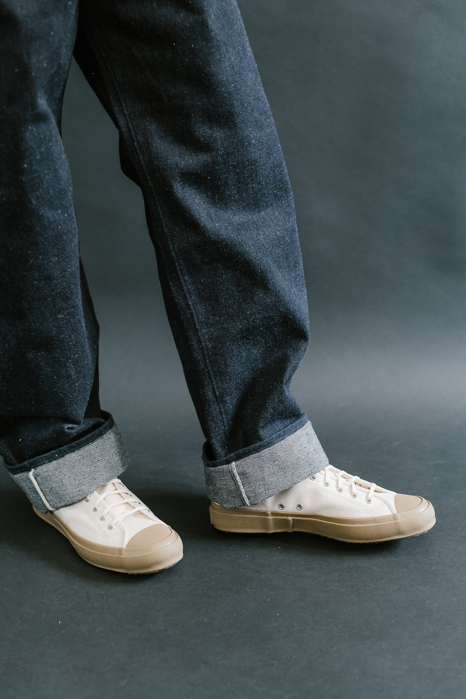 Hi Basket Sneaker - Natural, Gum
