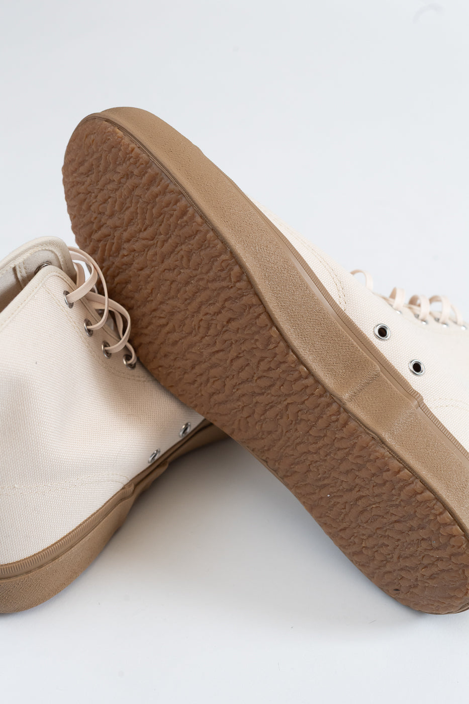 Hi Basket Sneaker - Natural, Gum