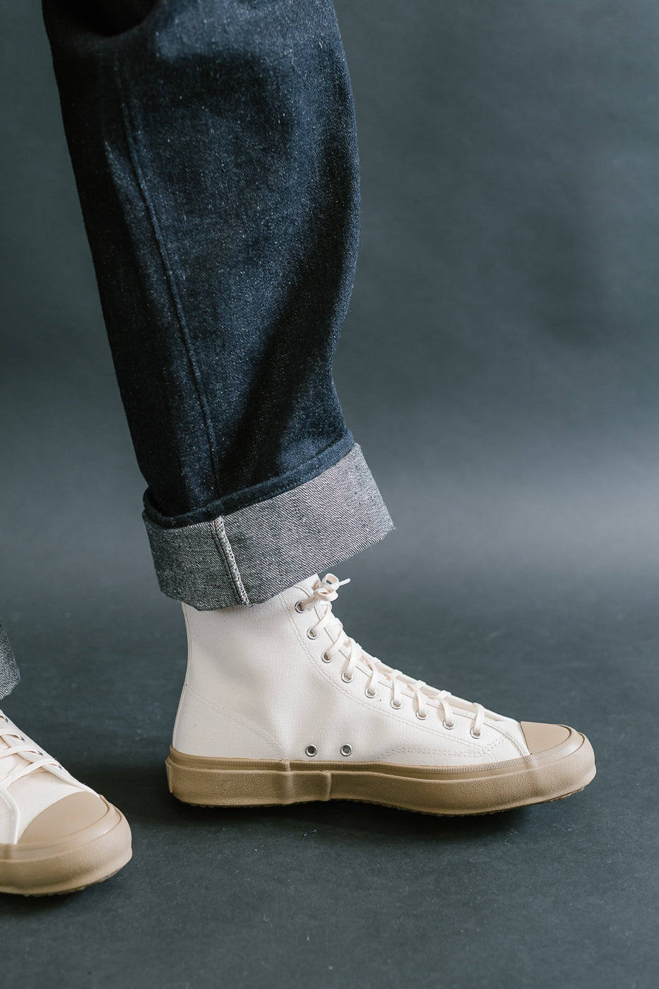 Hi Basket Sneaker - Natural, Gum