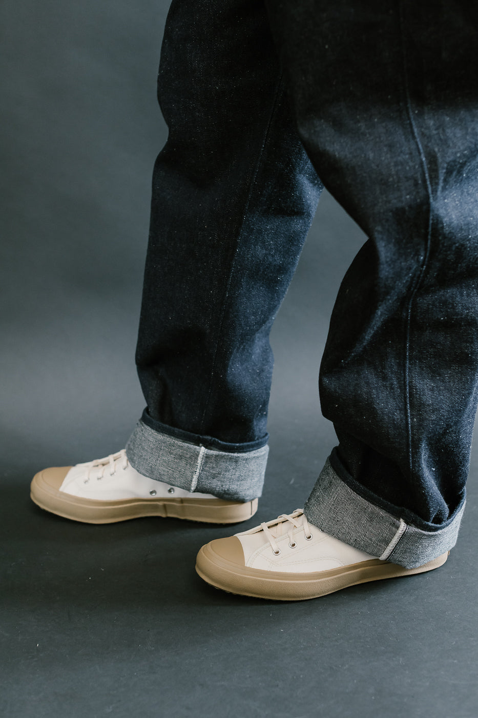 Hi Basket Sneaker - Natural, Gum