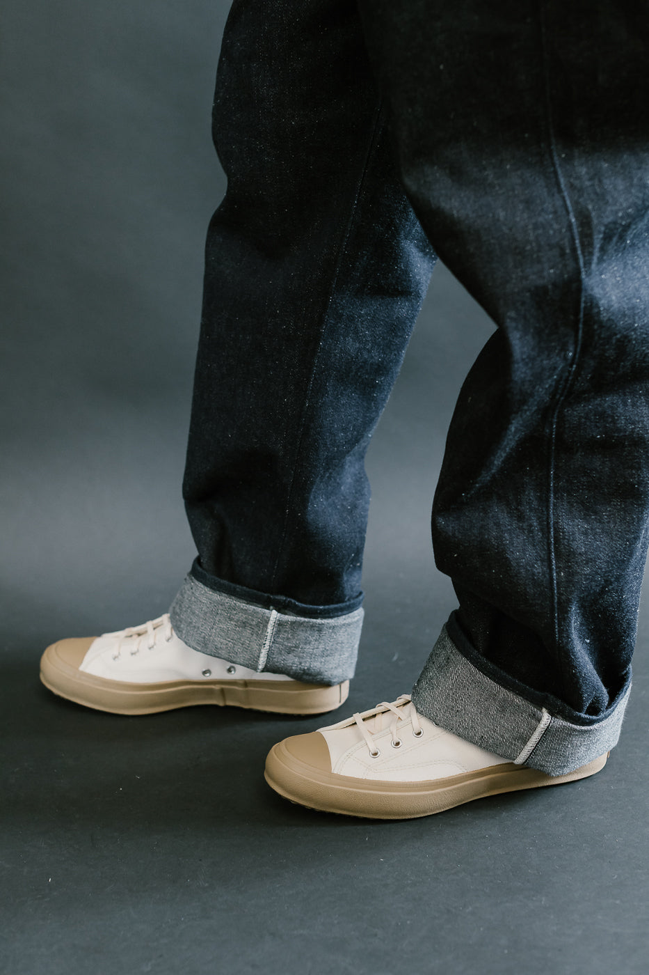 Hi Basket Sneaker - Natural, Gum