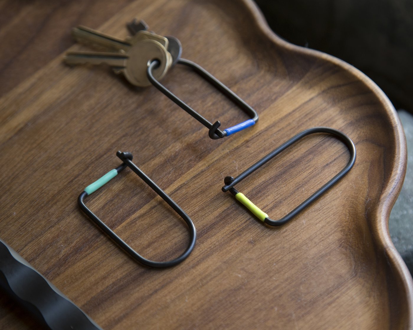 Wilson Keyring - Carbon Black Enameled - Blue