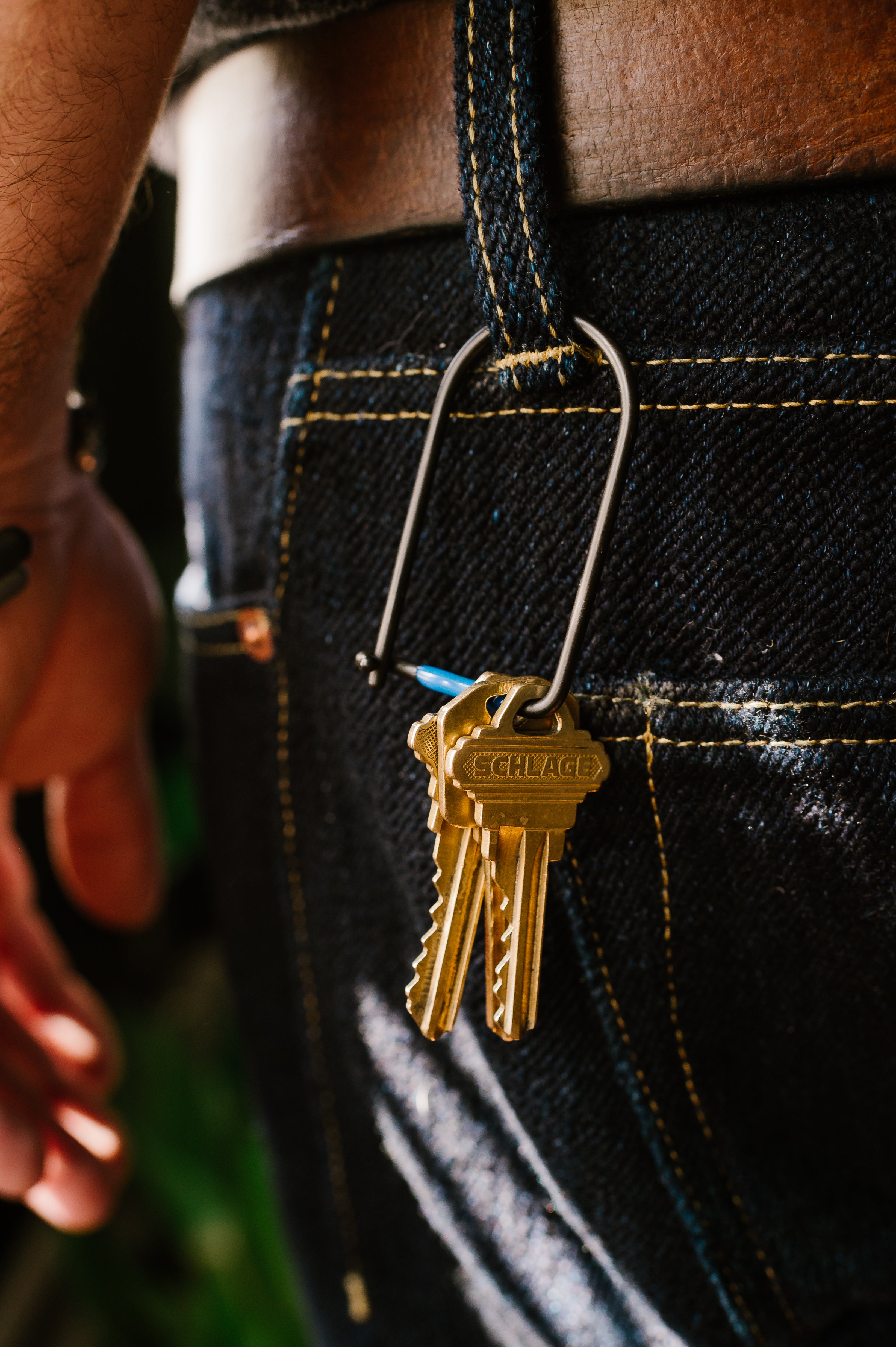 Wilson Keyring - Carbon Black Enameled - Blue