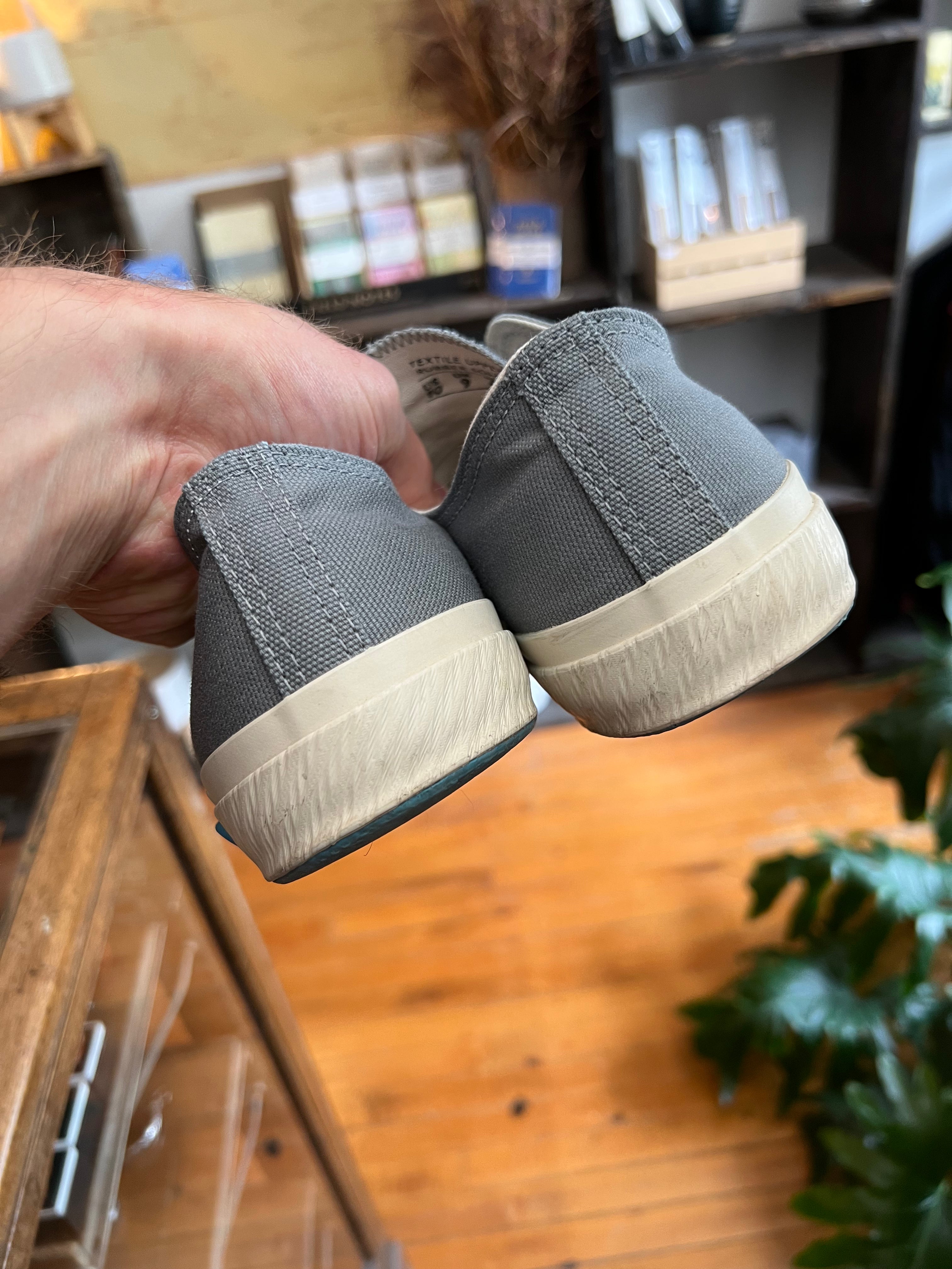 Gently Used Shoes Like Pottery Low Sneakers - Gray - 10