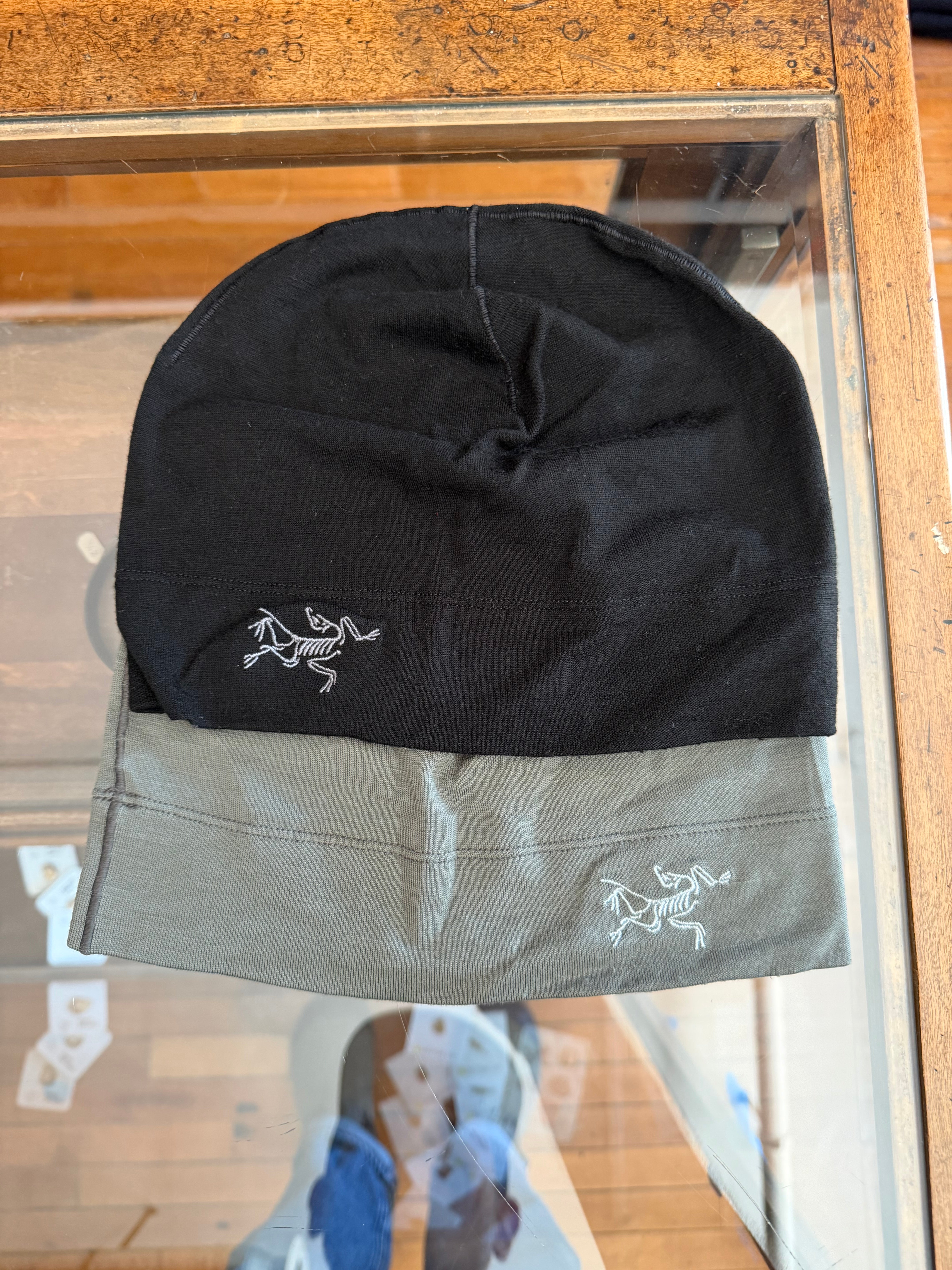 Gently Used Arc'teryx Merino Caps - 2 pack - LG/XL