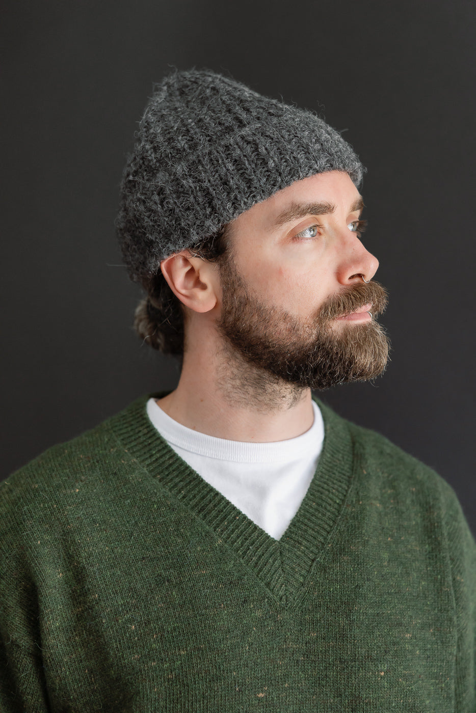 Close-up, front view of a male model (5'9