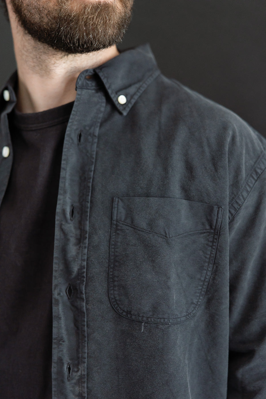 Close-up of 3sixteen vintage black big oxford cotton shirt front pocket, chest and collar on male model, 5'9