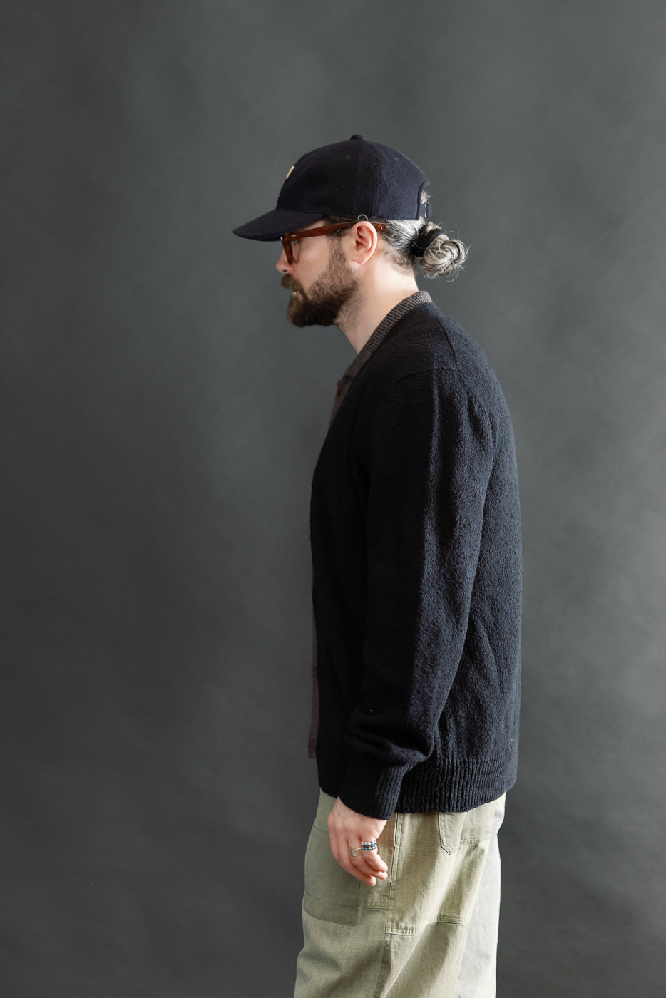 Side view, male model 5'9