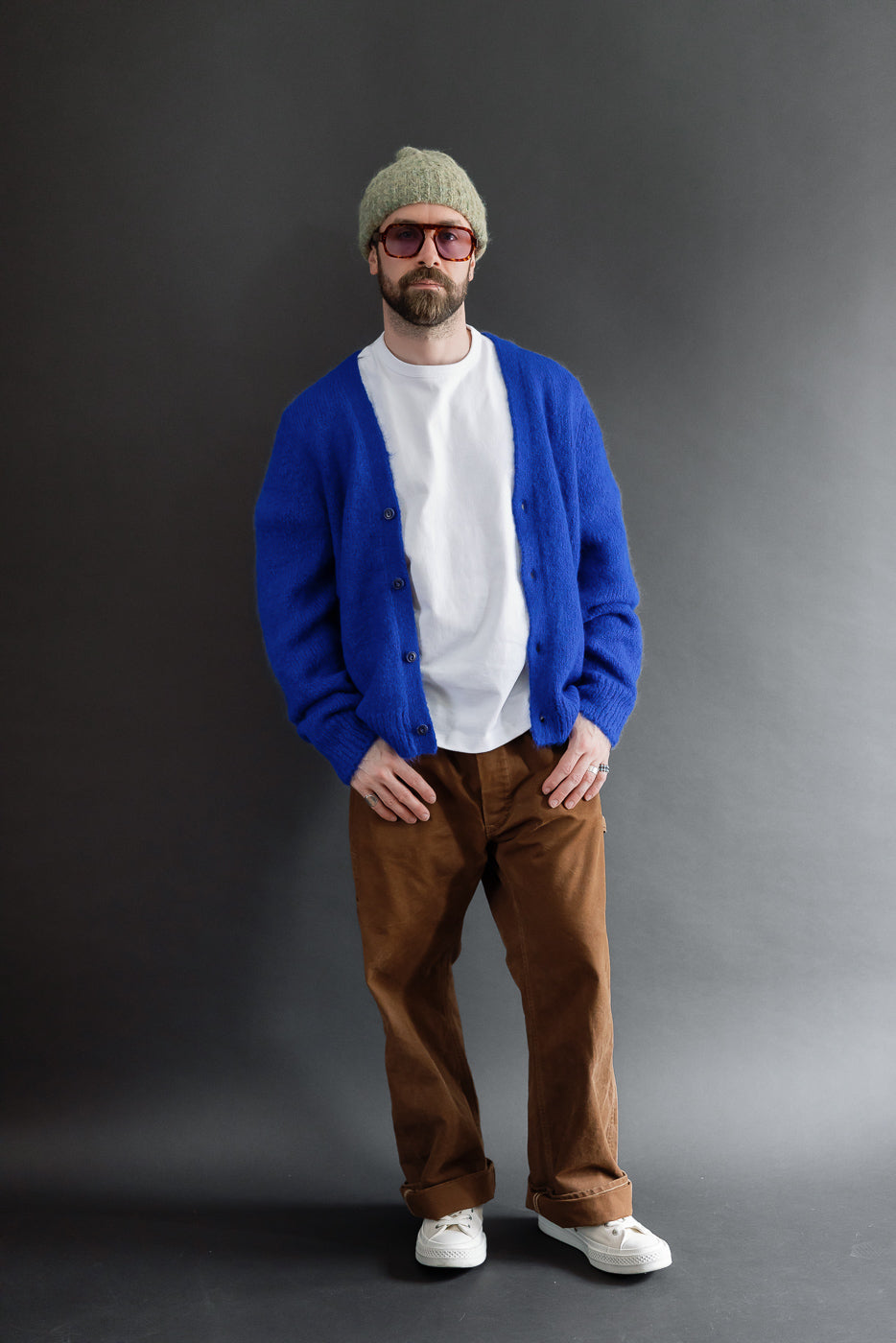 Full body front view of a 5'9