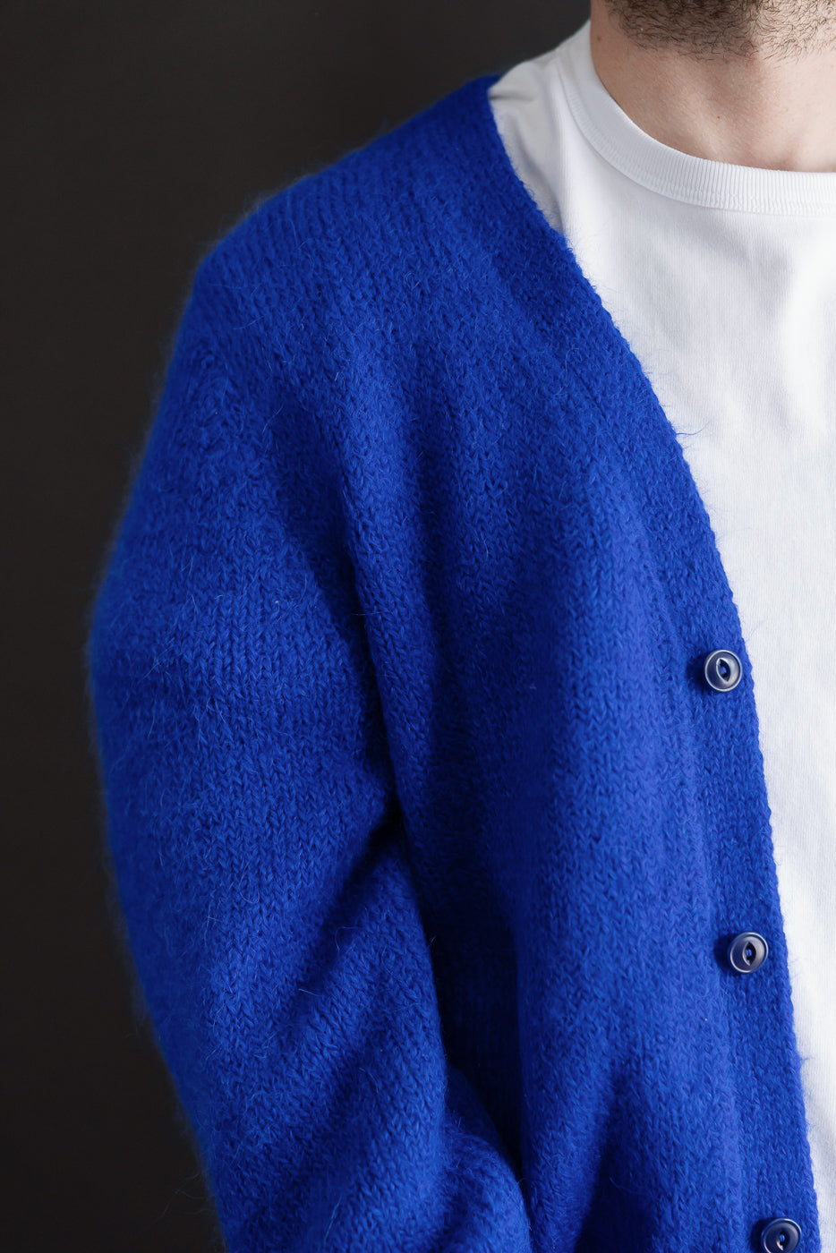 Close-up side view of a male model (5'9