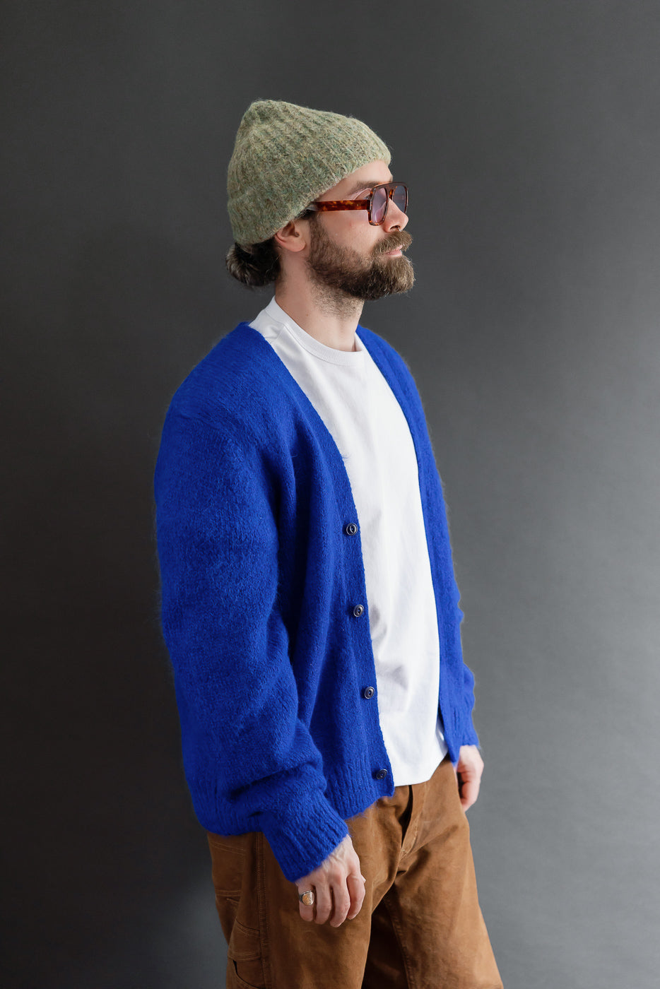 Full body side view of a male model, 5'9