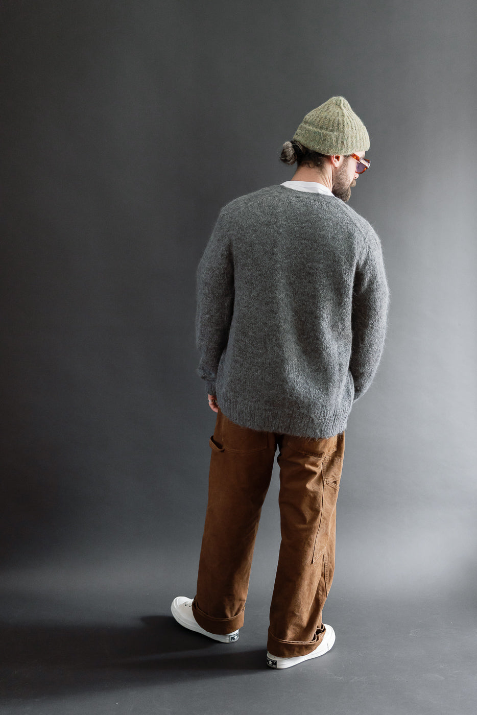 Full body back view: male model, 5'9