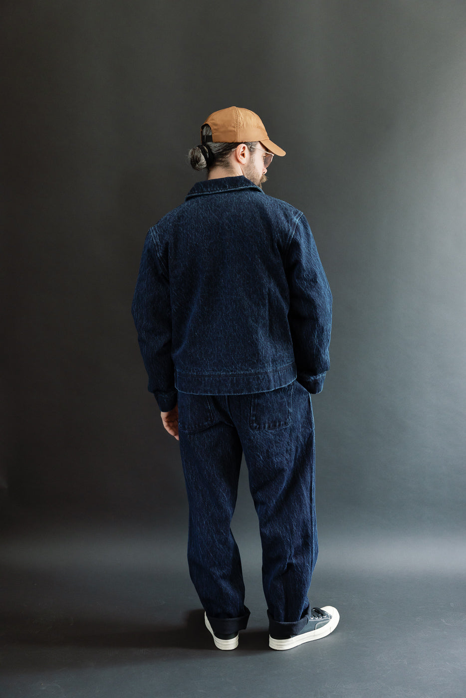 Full body back view of a male model, 5'9