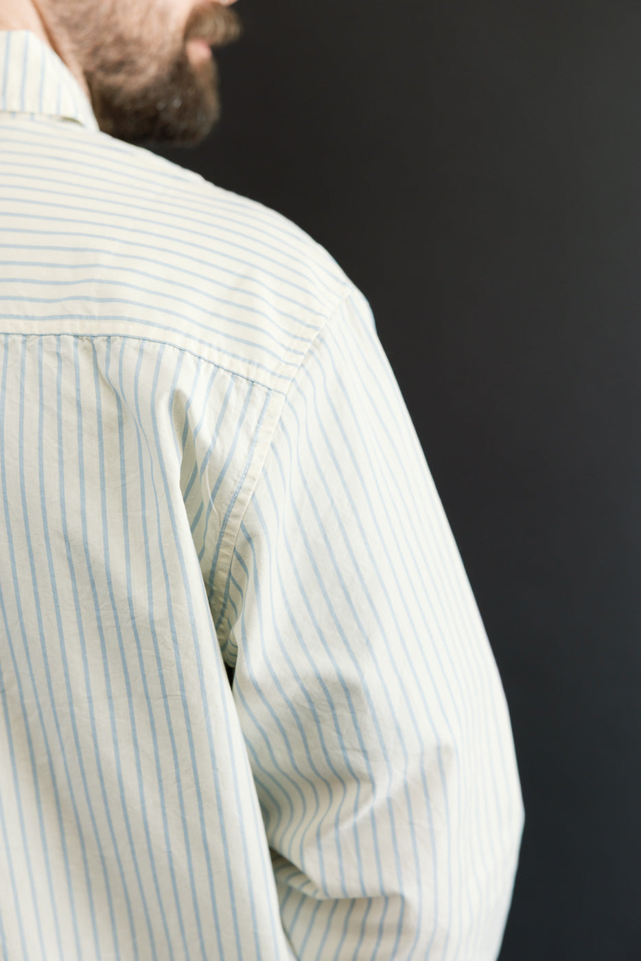 Close-up side view of a male model, 5'9