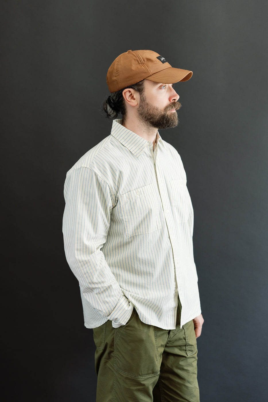Side view of male model, 5'9
