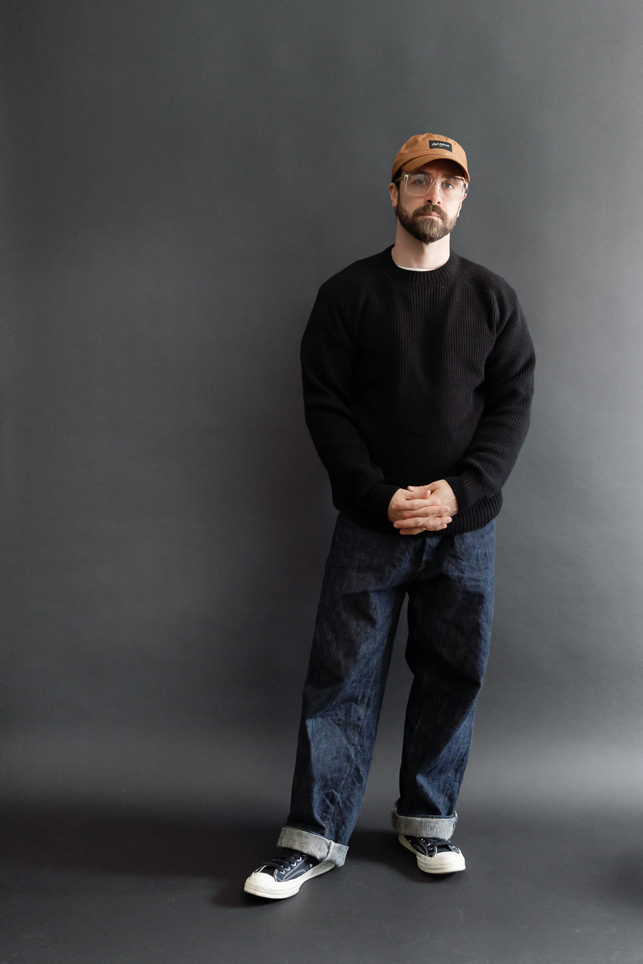 Full body front view: male model (5'9