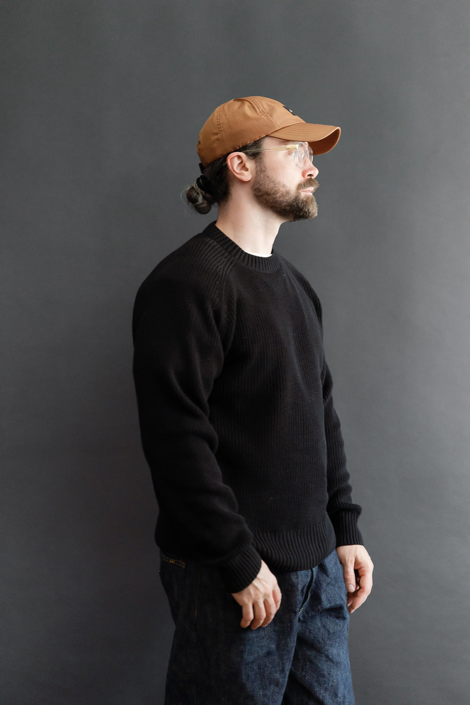 Side view of a male model, 5'9
