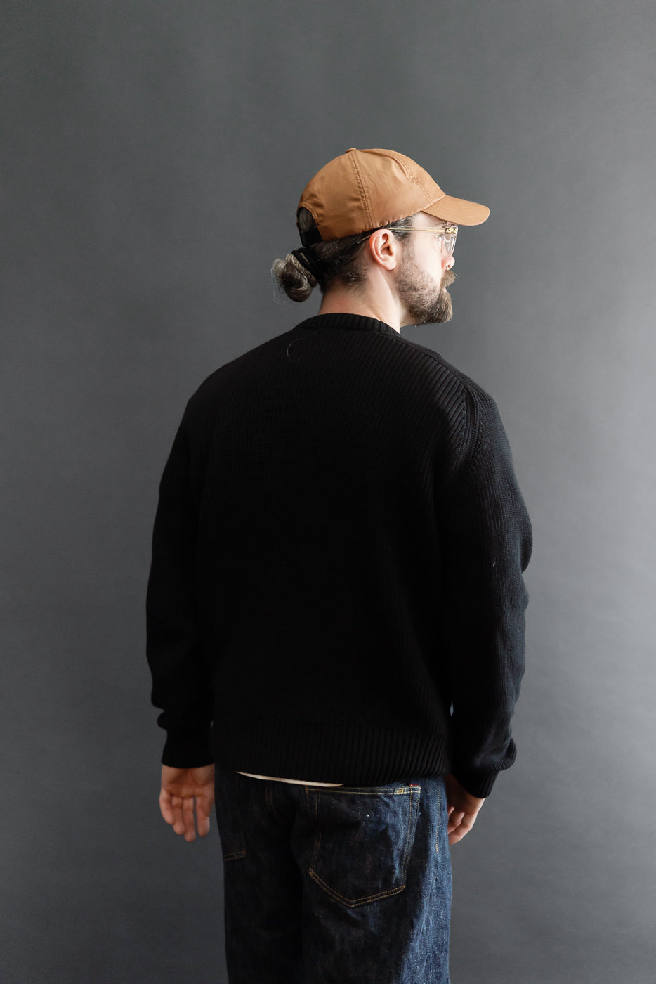 Back view of male model, 5'9