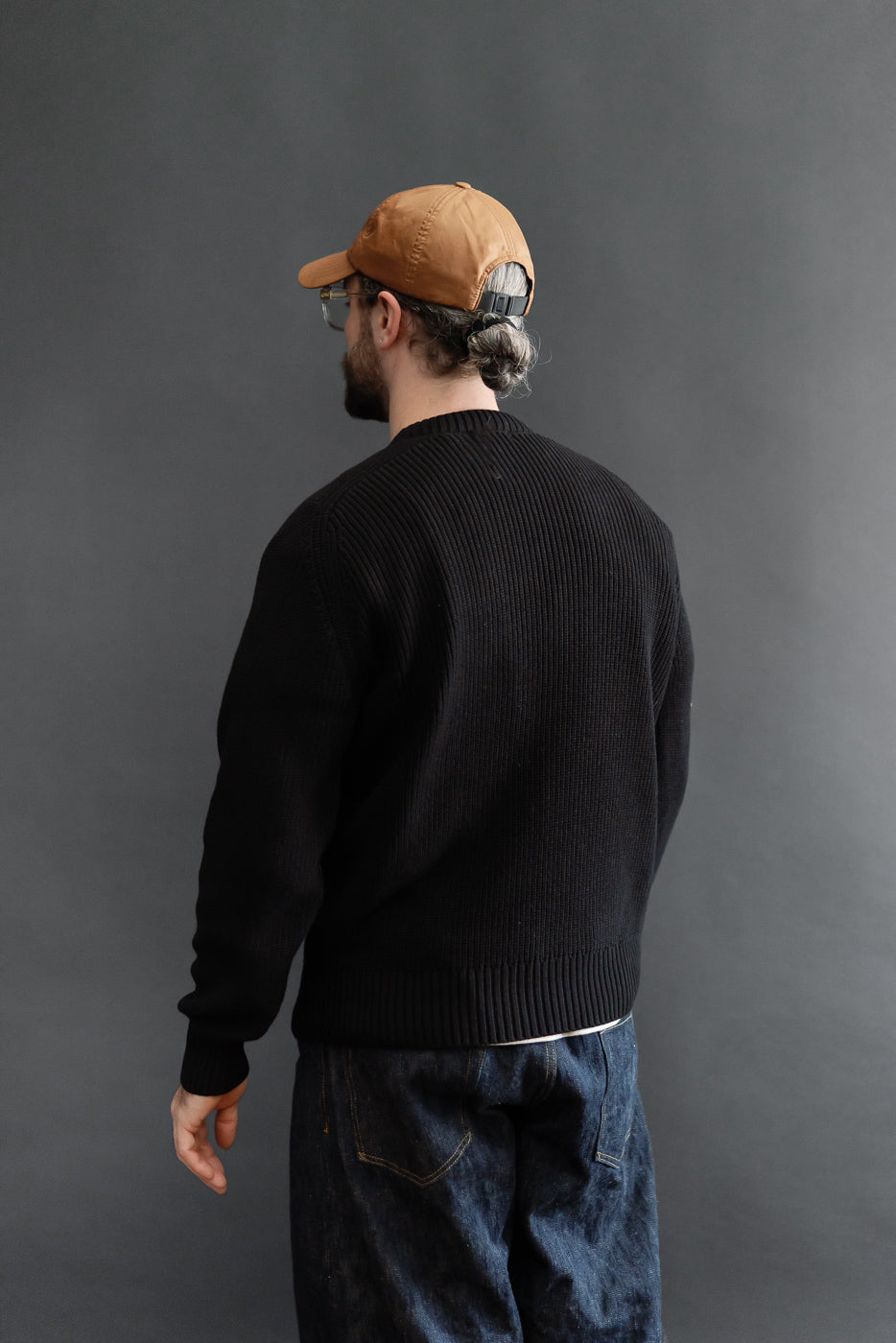 Back view of male model, 5'9