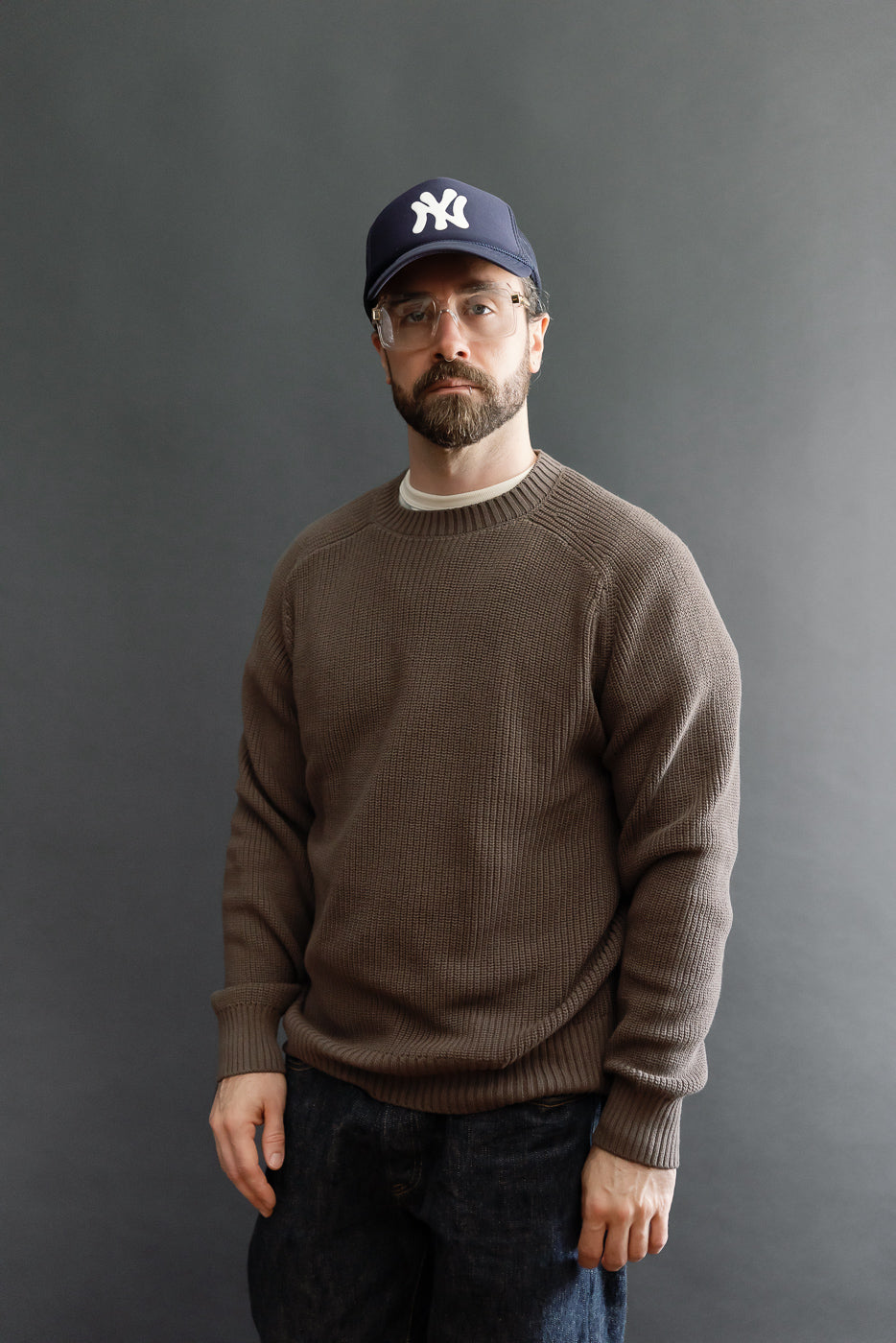 Front view of male model, 5'9