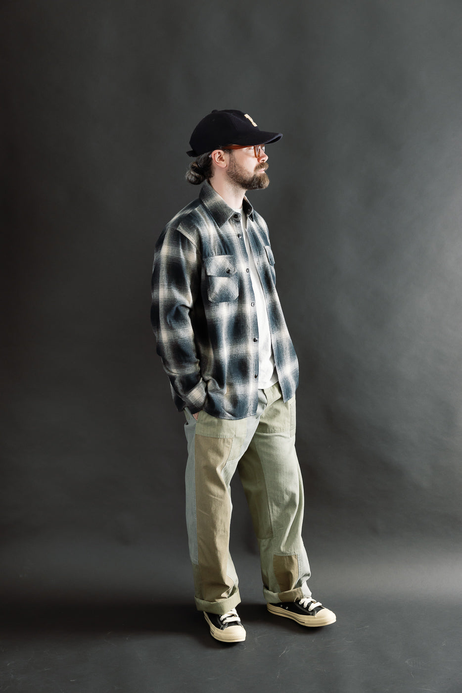 Full body side view of male model, 5'9