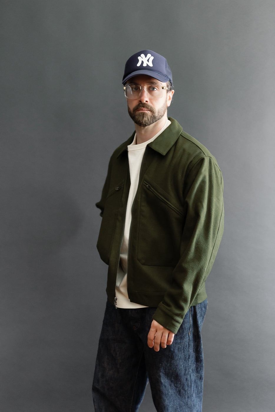 Front view of male model, 5'9