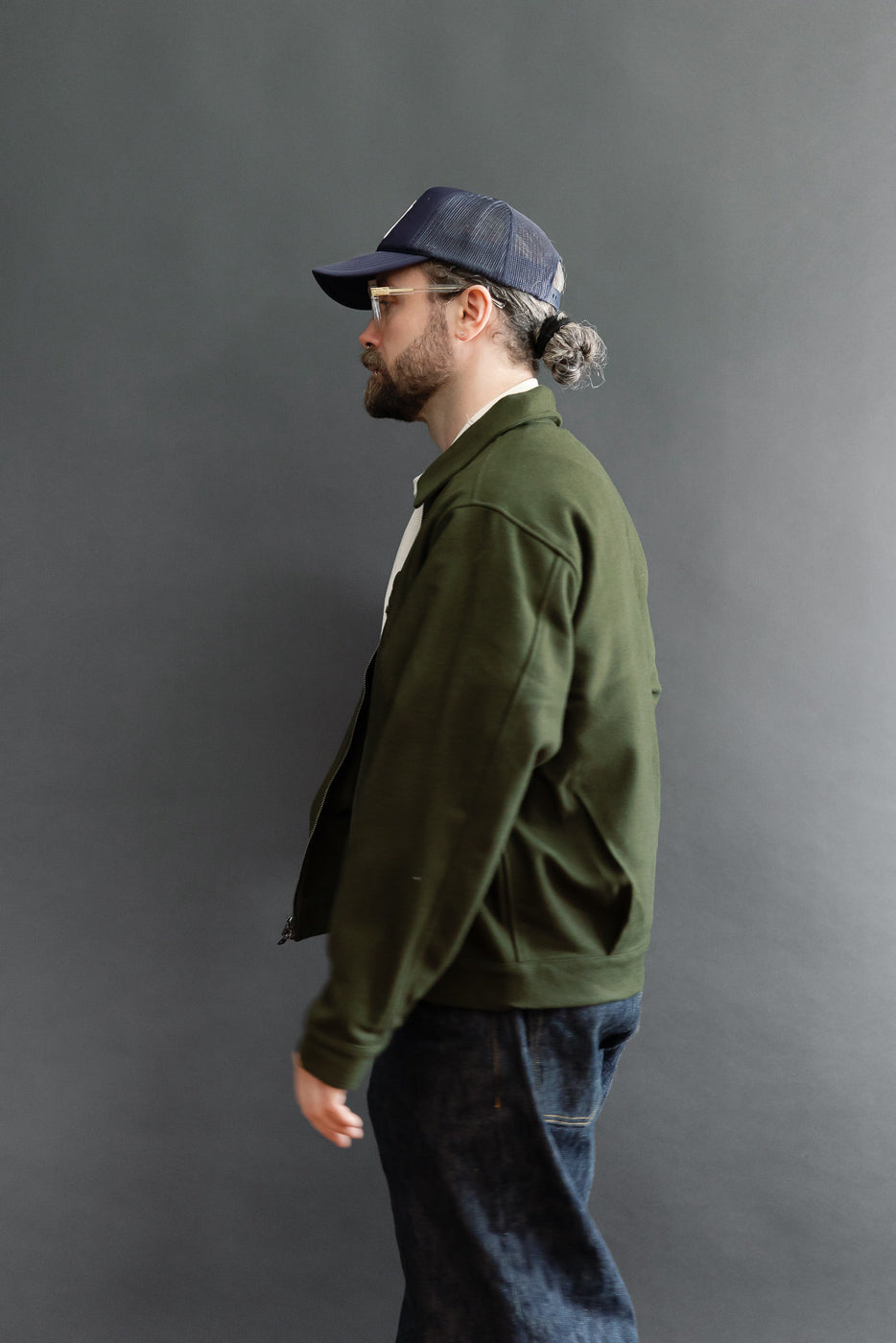 Side view of athletic male model (5'9