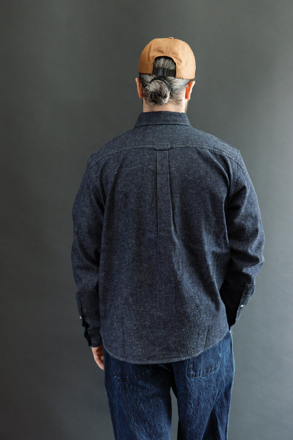 Back view of male model, 5'9