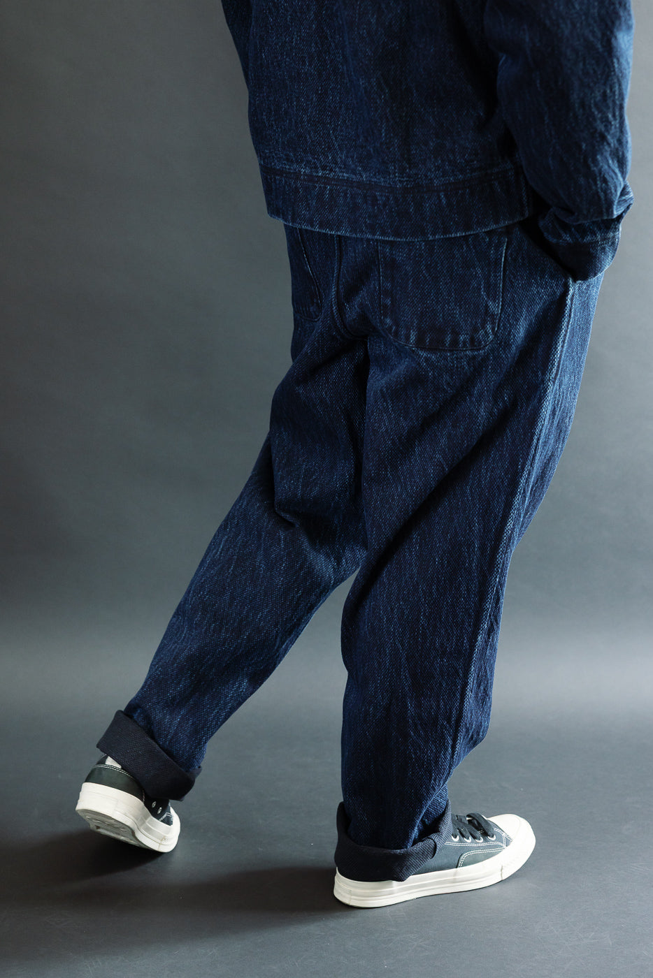Full body side view of a male model, 5'9
