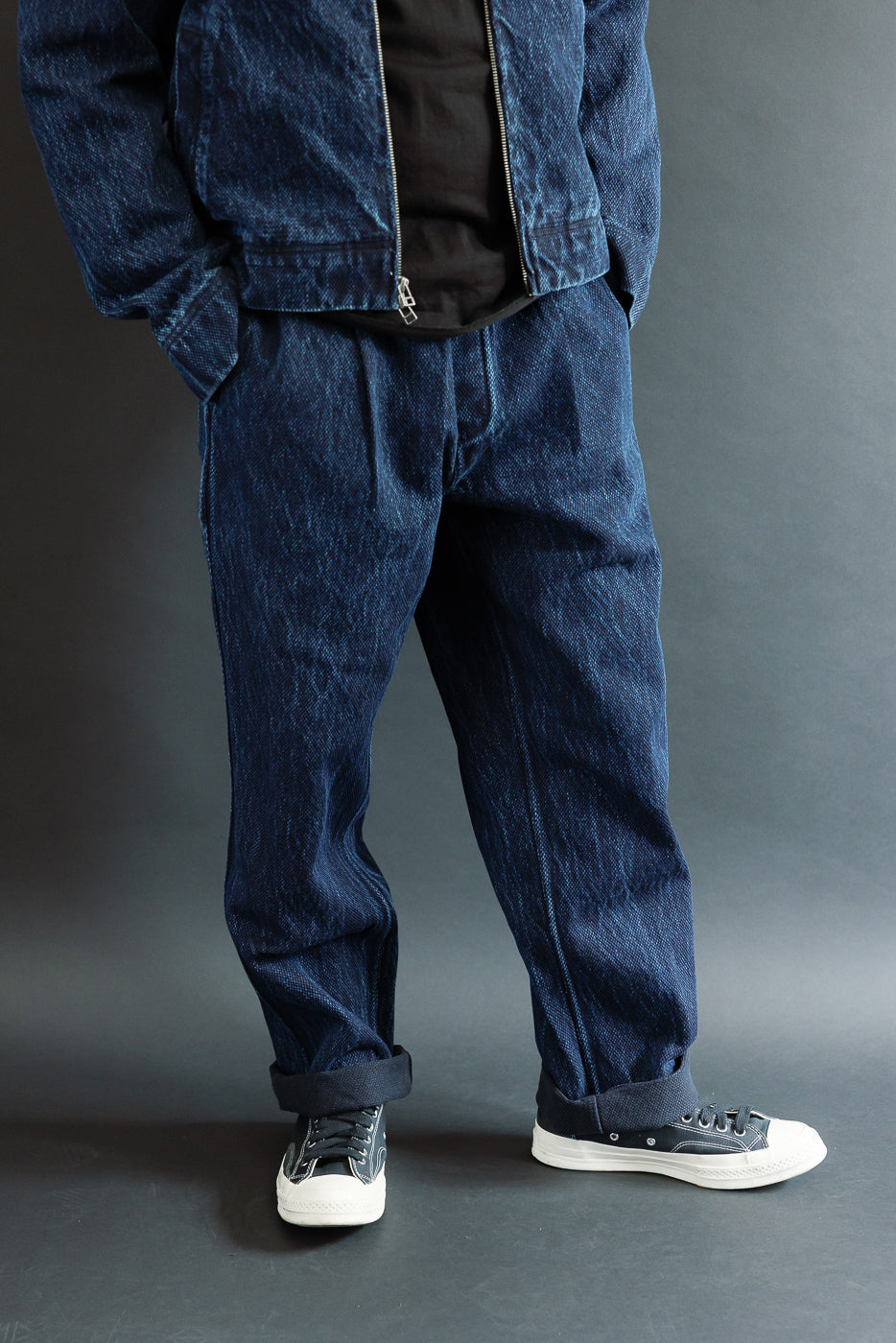 Full body front view of a male model, 5'9
