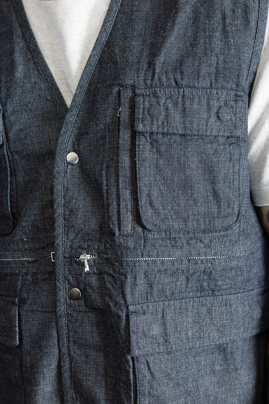 Close-up of male model, 5'9