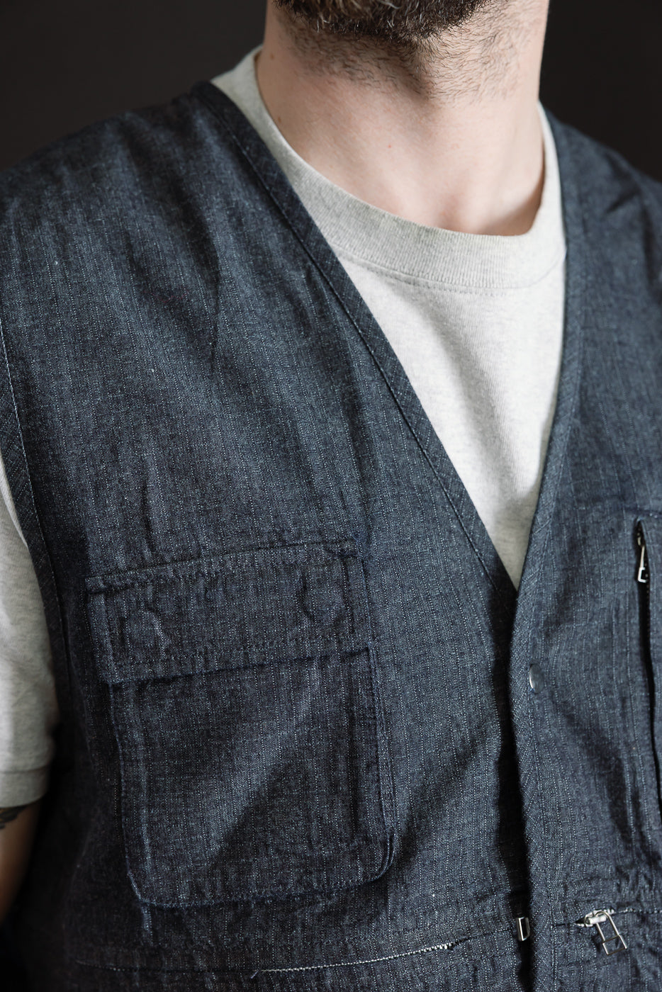 Close-up of male model, 5'9