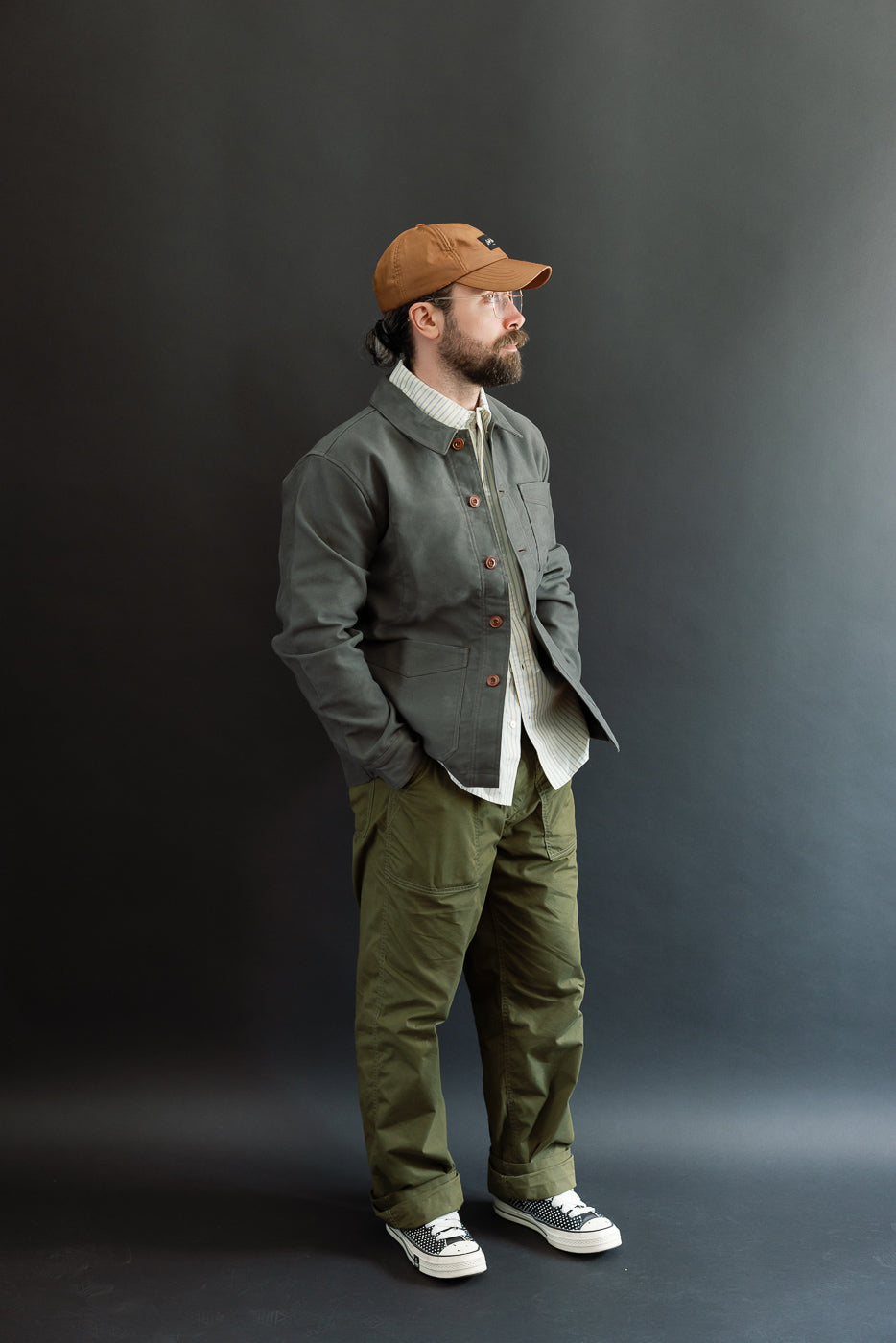 Full body side view of male model (5'9