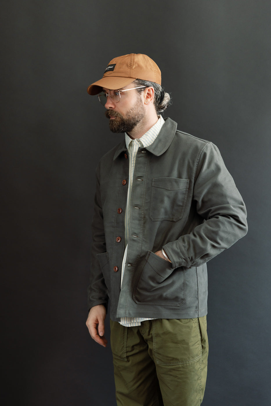 Side view of male model (5'9