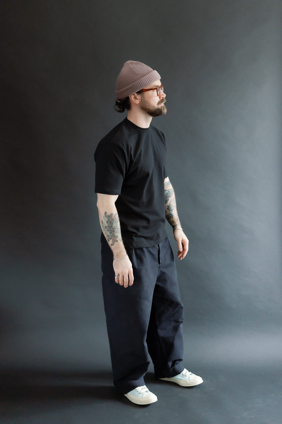 Full body view of male model, 5'9