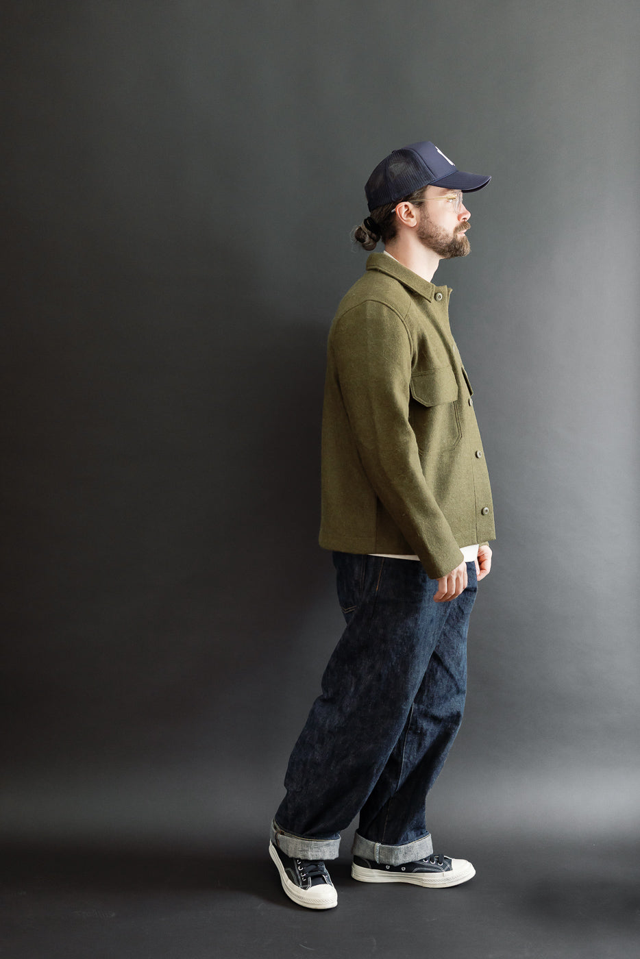 Full body side view of male model, 5'9